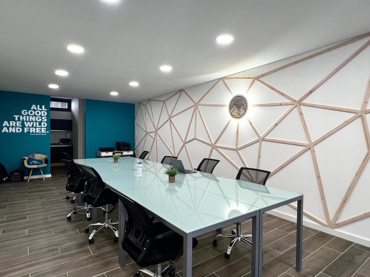 Espot Cowork & Apartments - L'Amfitriona Zewnętrze zdjęcie