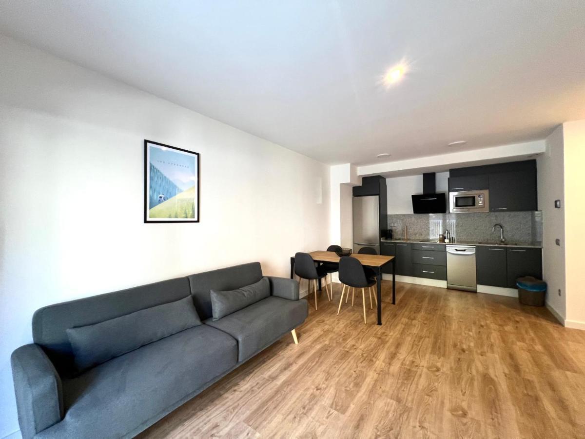 Espot Cowork & Apartments - L'Amfitriona Zewnętrze zdjęcie
